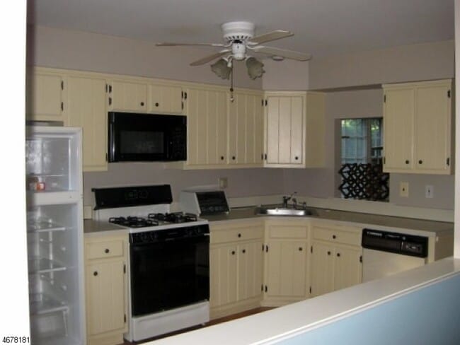 Building Photo - 25 Wexford Dr