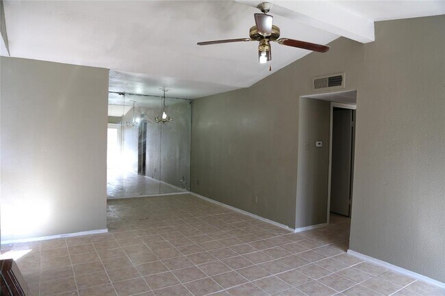 Building Photo - 12500 Sandpiper Dr