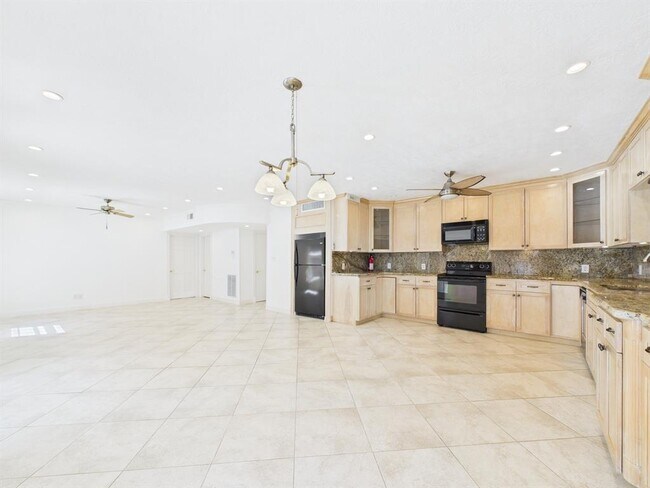 Building Photo - 2824 Briarhurst Dr