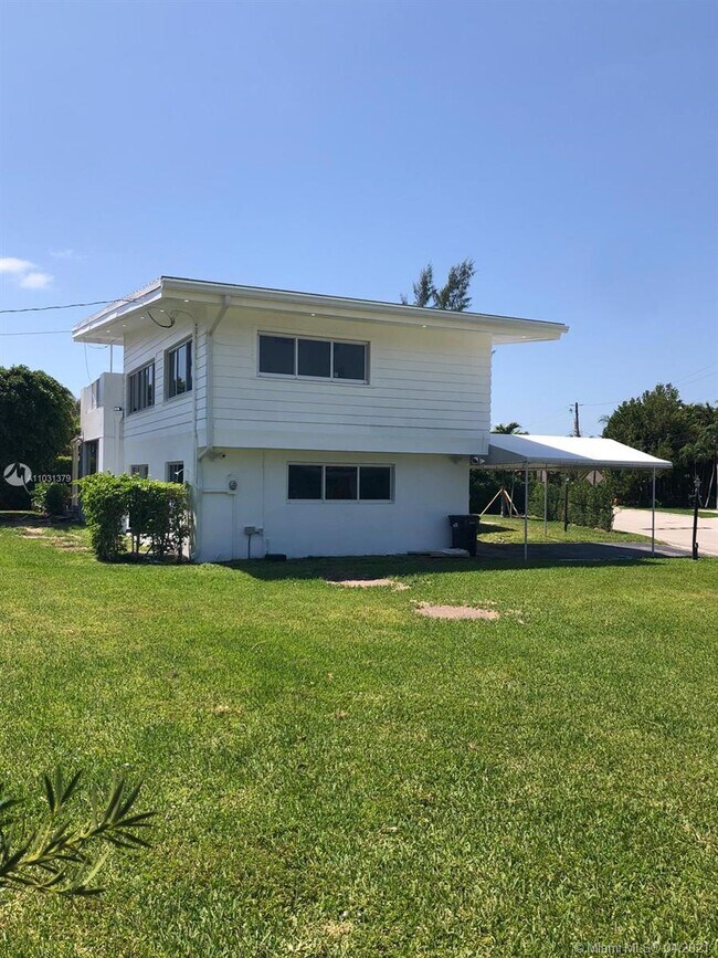 Foto del edificio - 9257 Bay Dr