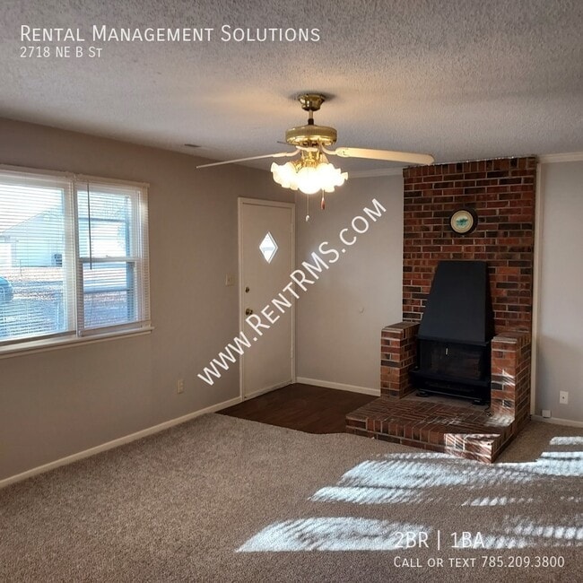 Building Photo - 2718 NE B St