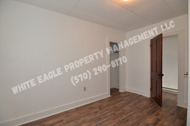 Foto del edificio - 208 Olyphant Ct
