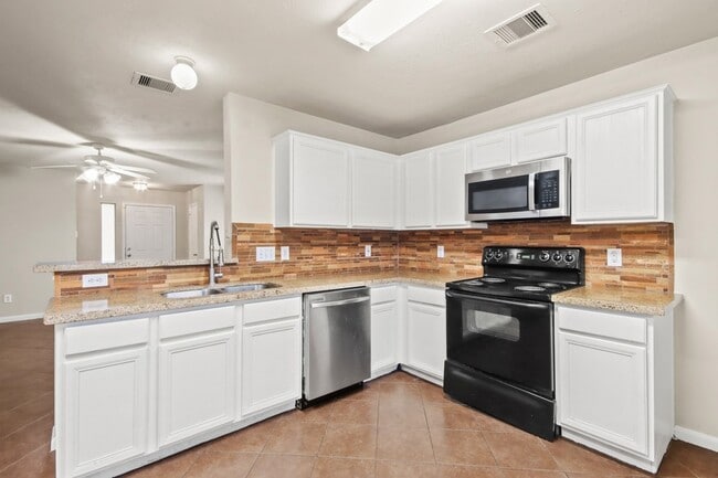 Building Photo - 807 Sycamore Ridge Ln