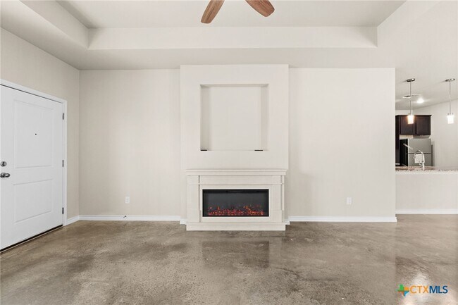 Building Photo - 412 W Avenue C