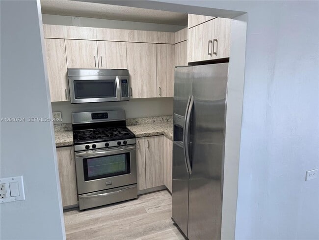 Foto del edificio - 2424 SW 12th St