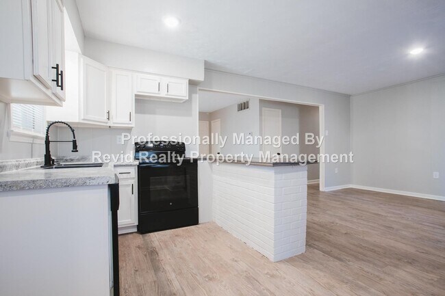 Building Photo - First Month Free on a 18-Month Lease!!!!