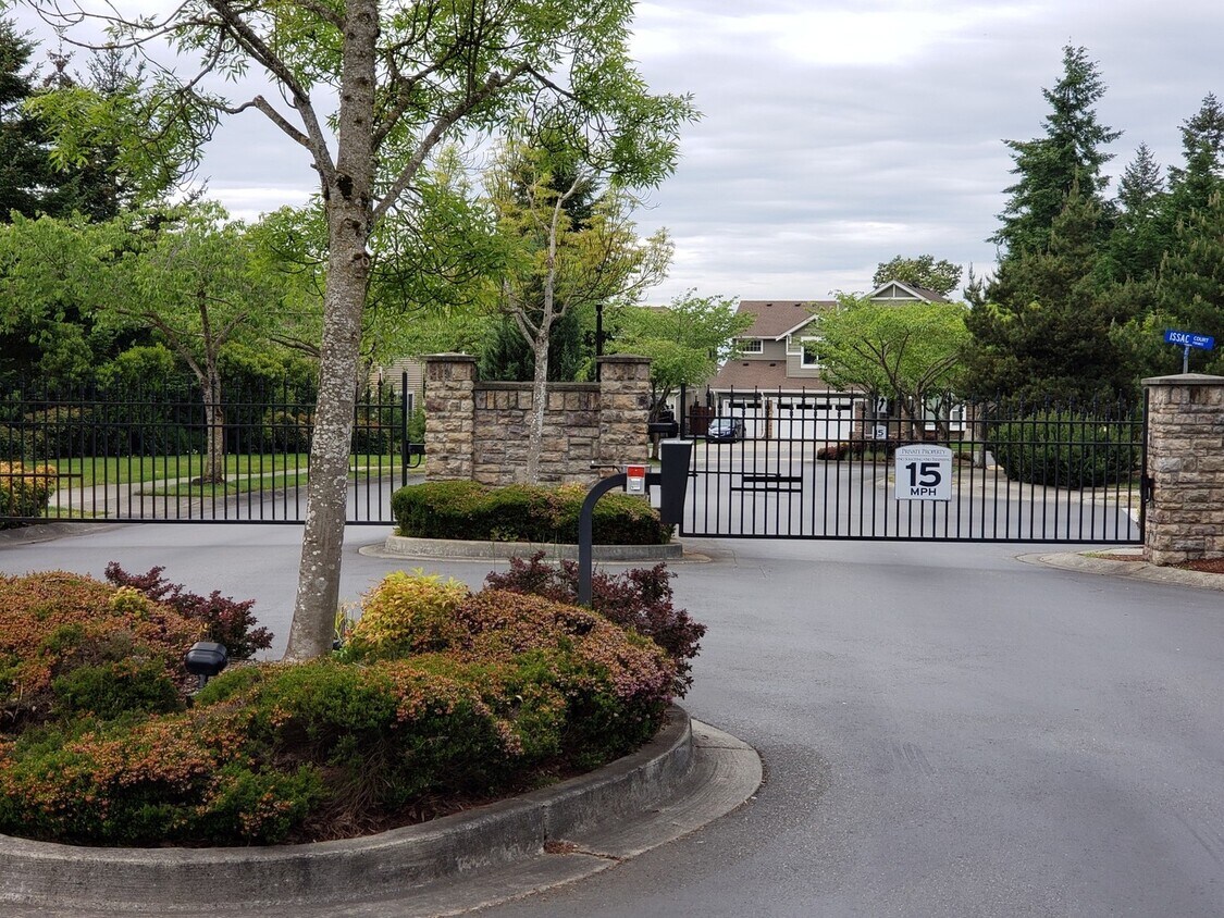 Foto principal - Beautiful 4 Bedroom in Desirable Lakeland ...
