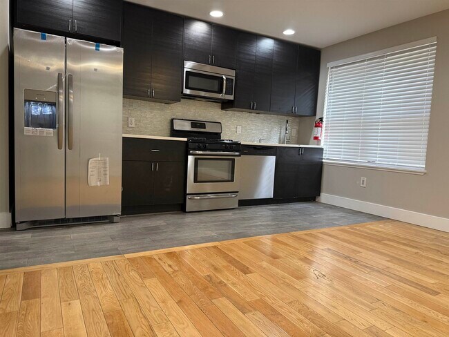 Foto del edificio - 73-75-75 Ferry St