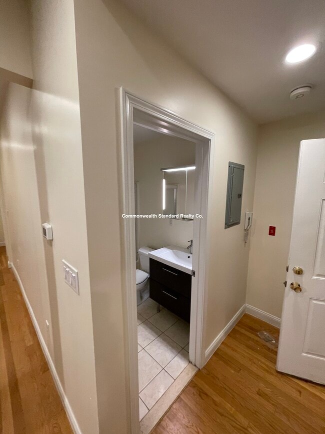 Building Photo - 1801 Beacon St