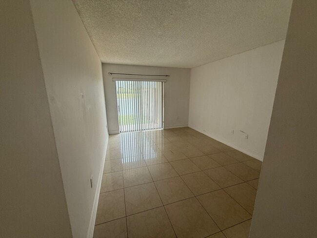 Foto del edificio - 5200 NW 31st Ave