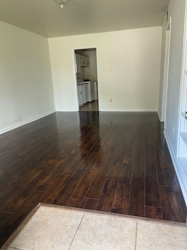 Foto del edificio - Nature in the Heart of the City: Live Near Moncus Park-2 BED 1 BATH