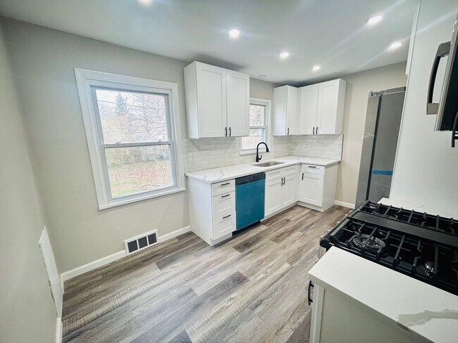 Building Photo - Great South Green home!