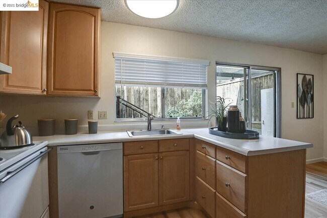 Foto del edificio - 4150 Ravenwood Pl