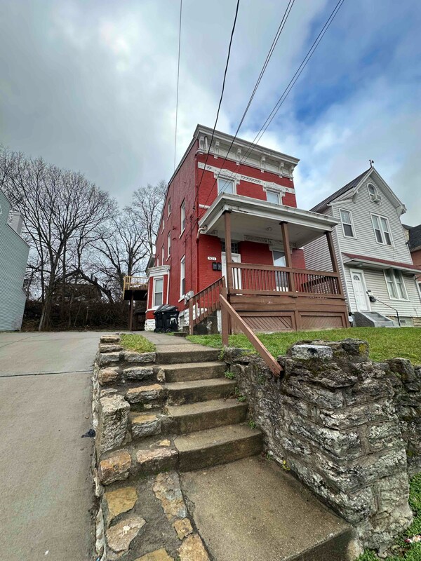 Primary Photo - 921 McPherson Ave