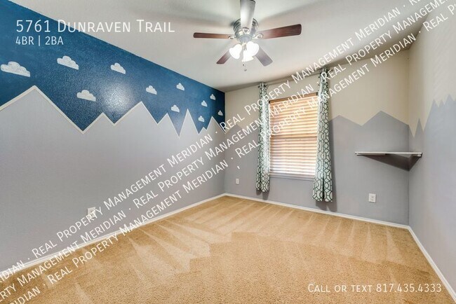 Building Photo - FOR LEASE:  4 bedroom, 2 Bath in great loc...