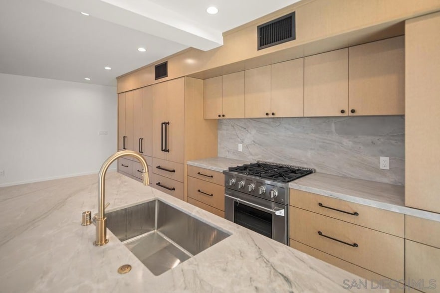 Photo - 857 F Ave