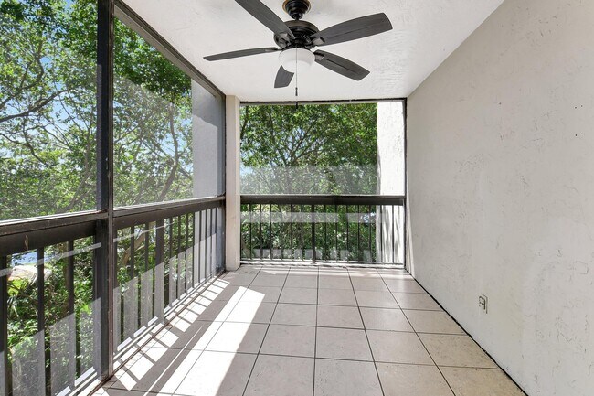 Building Photo - 820 Lavers Cir