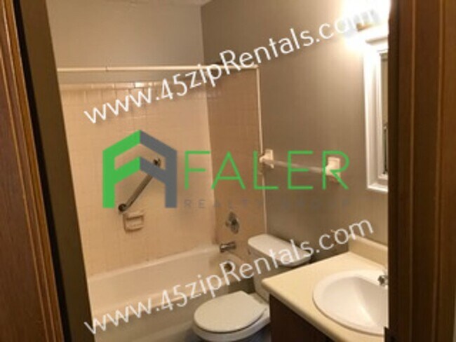Building Photo - Spacious Ground Floor Condo with Patio