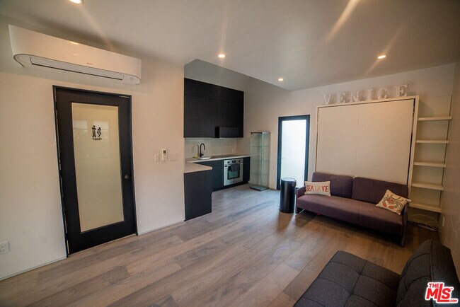 Foto del edificio - 205 Venice Way