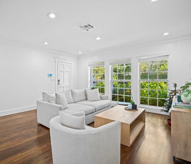 Foto del edificio - 300 Manor Pl