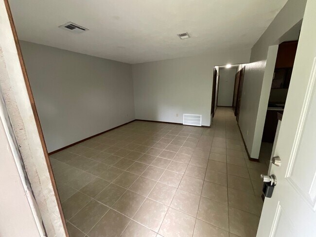 Foto del edificio - 3 Bed, 1 1/2 Bath, 1 Car Garage