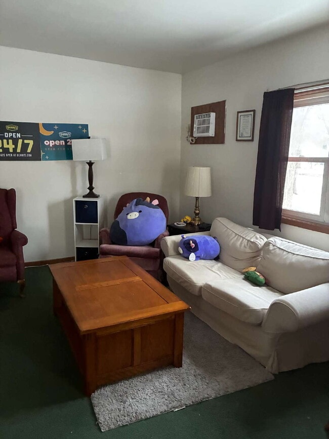 Building Photo - WHOLE HOUSE: 3 Bed 1 Bath close to UWEC! Available June 1st