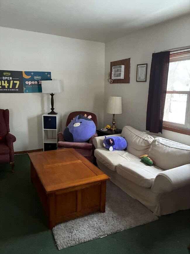 Foto del edificio - WHOLE HOUSE: 3 Bed 1 Bath close to UWEC! Available June 1st