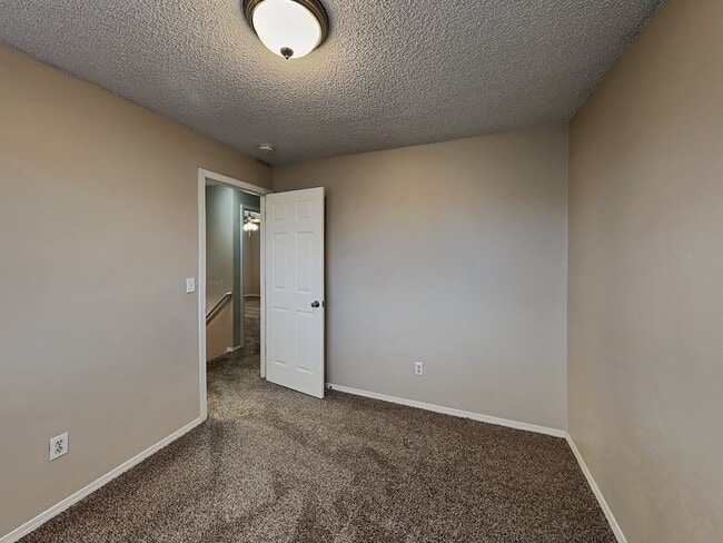 Building Photo - 1908 Sunset Ct N