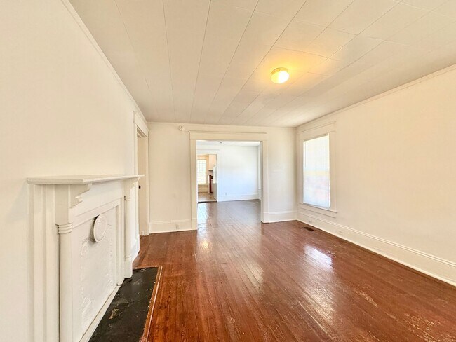 Foto del edificio - Adorable 3 Bedroom Close to UNCG!