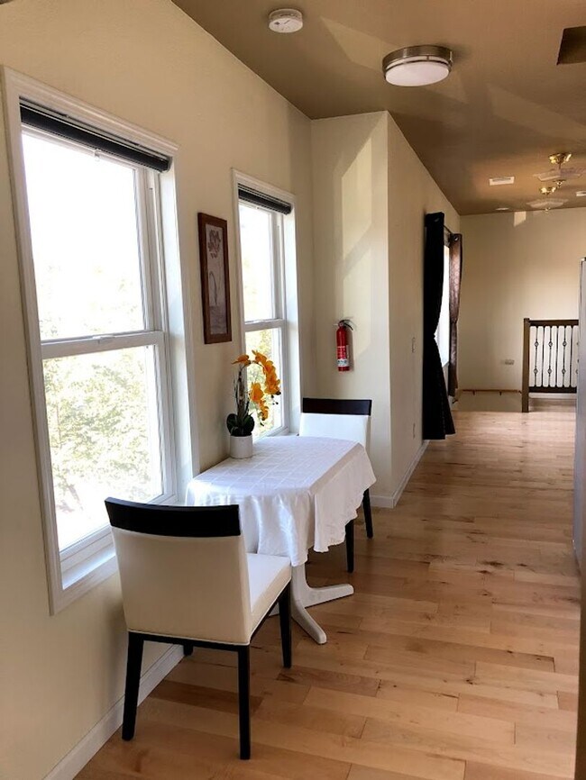 Building Photo - ** Modern 1 Bed / 1 Bath ADU – All Utiliti...