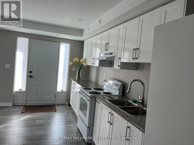Photo du bâtiment - 3029 Finch Ave W
