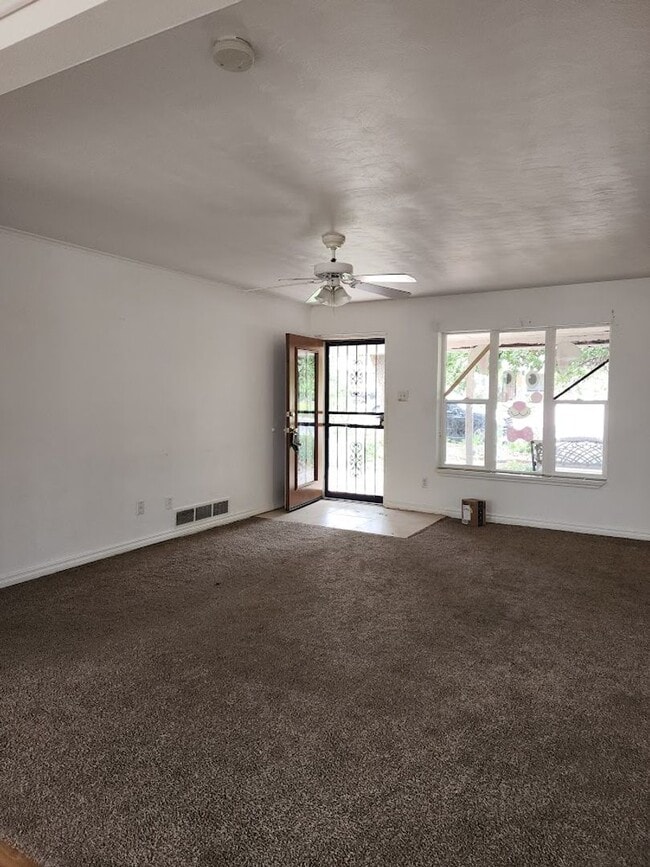 Building Photo - Long Realty & Property Management - 3 Bedr...