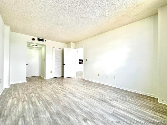 Foto del edificio - 1470 NE 123rd St