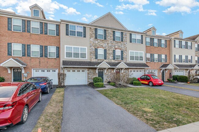 Building Photo - 425 Eisenhower Dr