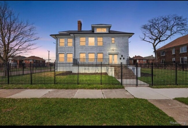 Building Photo - 2028 Gladstone St