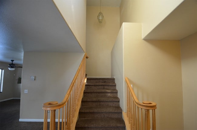 Building Photo - 1610 Whiterock Ln