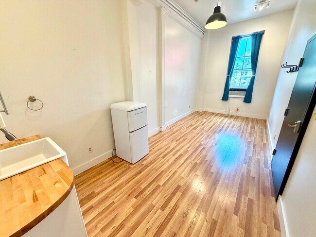 Foto del edificio - 119 W Main St