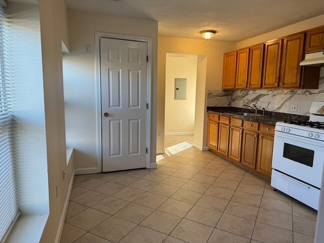 Building Photo - 12 Paris St