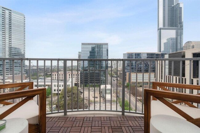 Building Photo - 360 Nueces St
