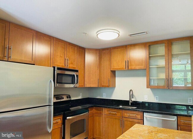 Building Photo - 155 Potomac Passage
