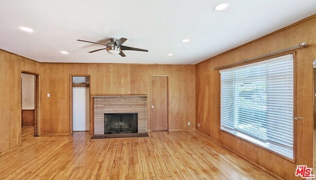 Building Photo - 601 9th Ct