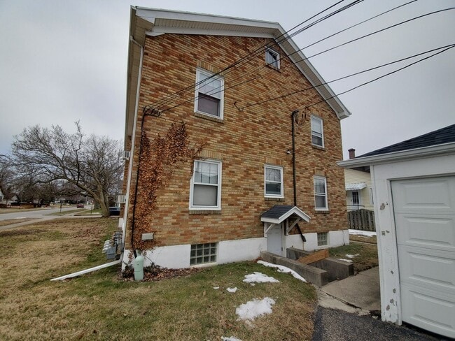 Building Photo - 259 Aberdeen Ave
