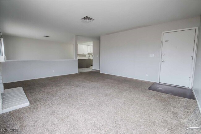 Foto del edificio - 7019 Grassy Knoll St