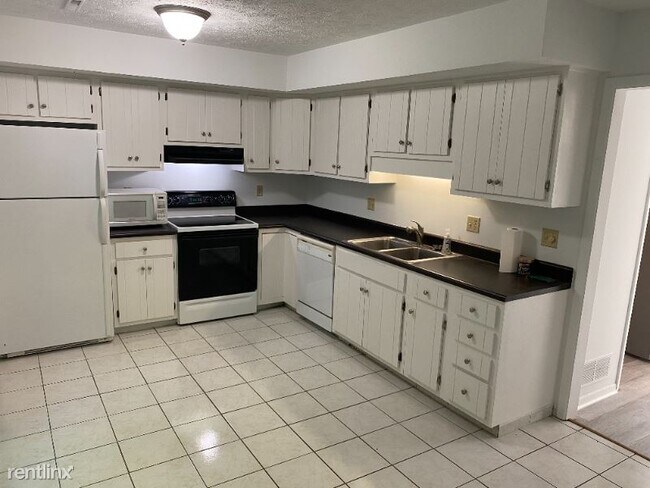 Building Photo - 2 br, 2 bath Townhome - 1238 Van Voorhis Rd