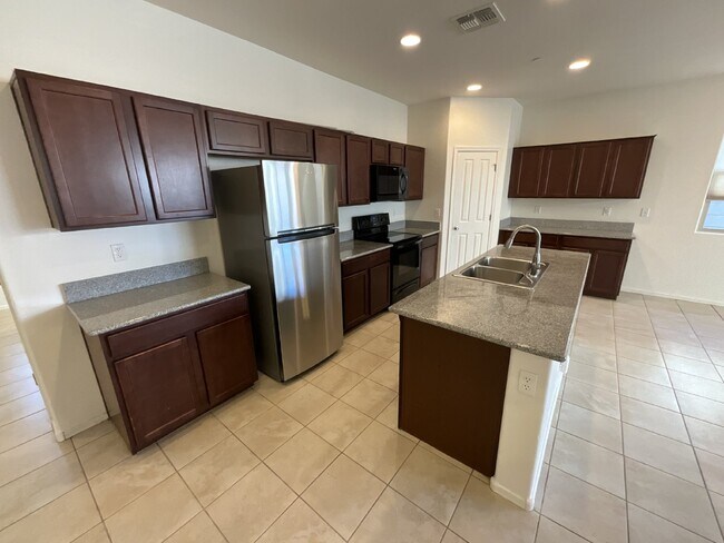 Foto del edificio - "Charming 3-Bed Oasis with Modern Comfort ...