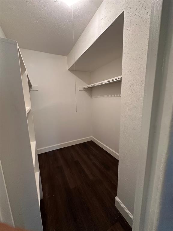 Building Photo - 5625 Antoine Dr