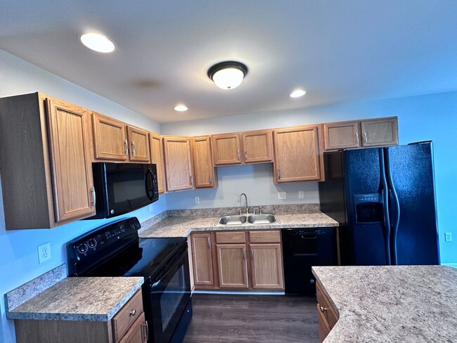 Building Photo - Charming 3 Bedroom Townhome in Palmyra