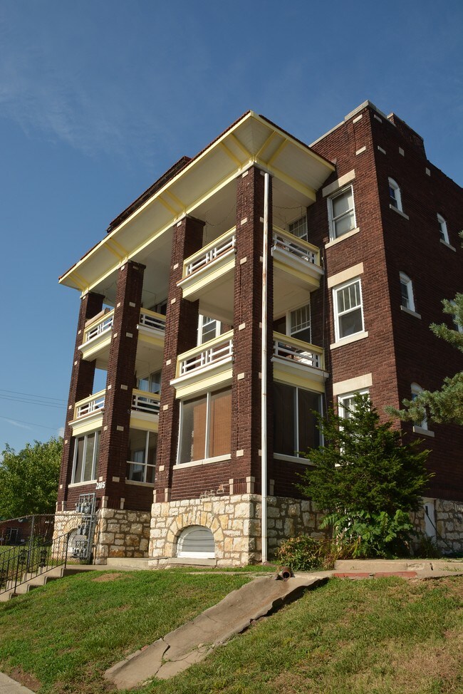 Foto del edificio - 2805-2809 Gillham Rd