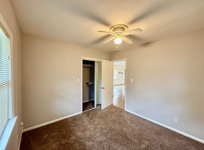 Building Photo - Brick Ranch in Forest Hills