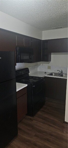 Building Photo - 632 Whitham Ave